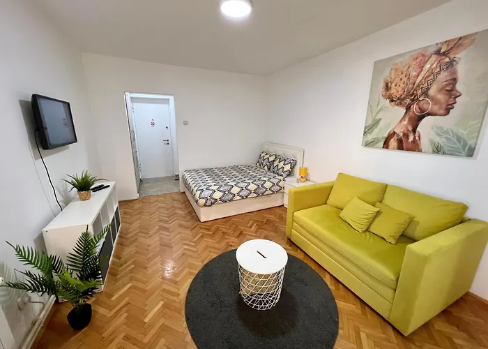 Cozy In Downtown * Beograd